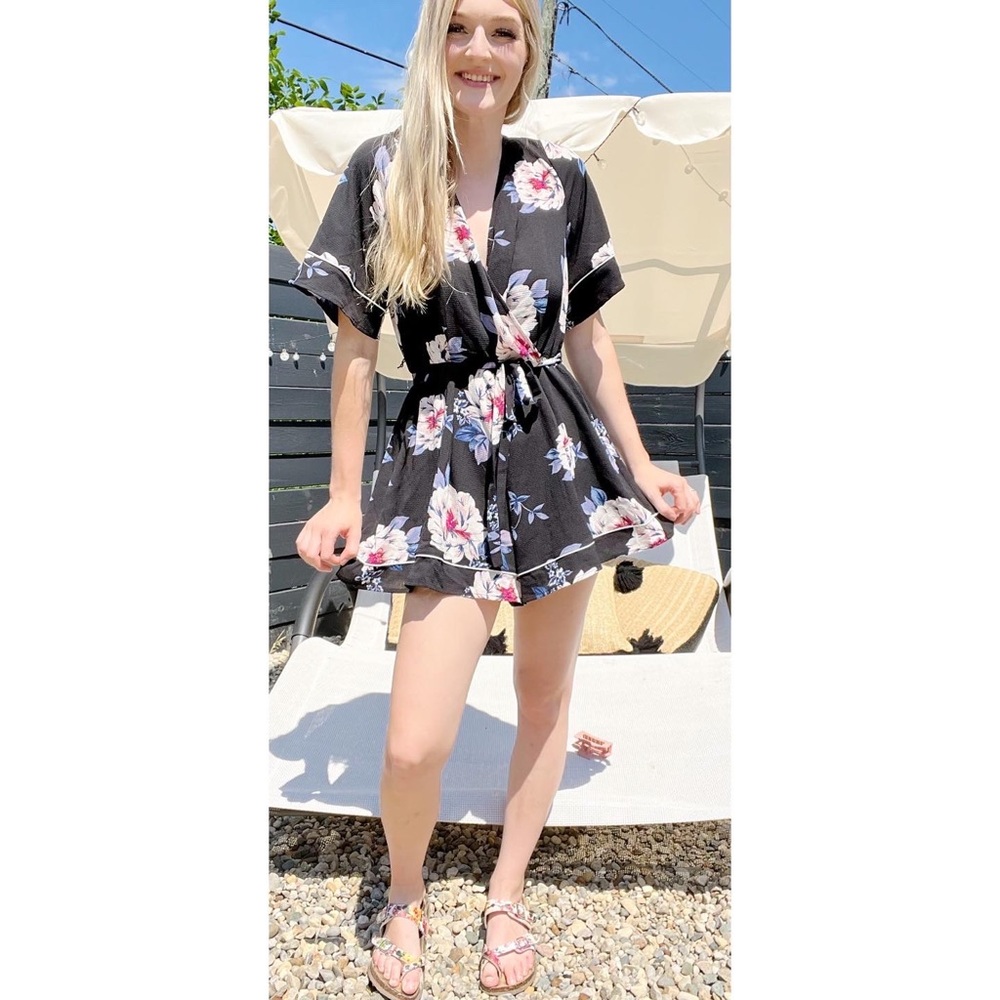 NWT Francesca’s romper